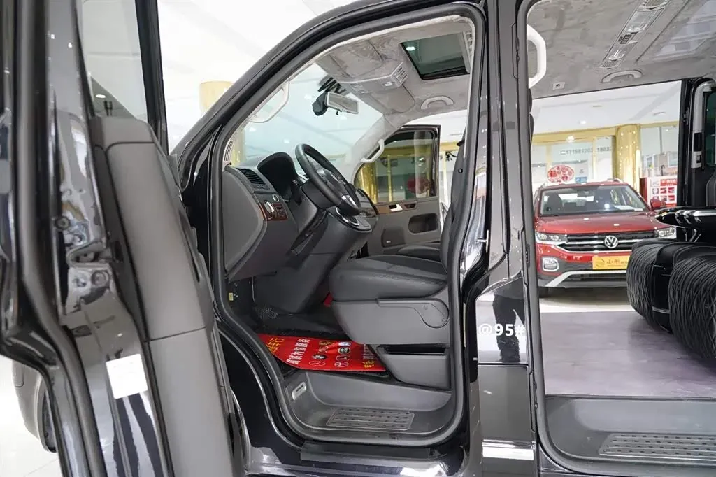 2016 Volkswagen Multivan 2.0T 204HP L4 7DCT,autocango,china used car exporter,china ev exporter,chinese used car exporter,chinese used ev exporter