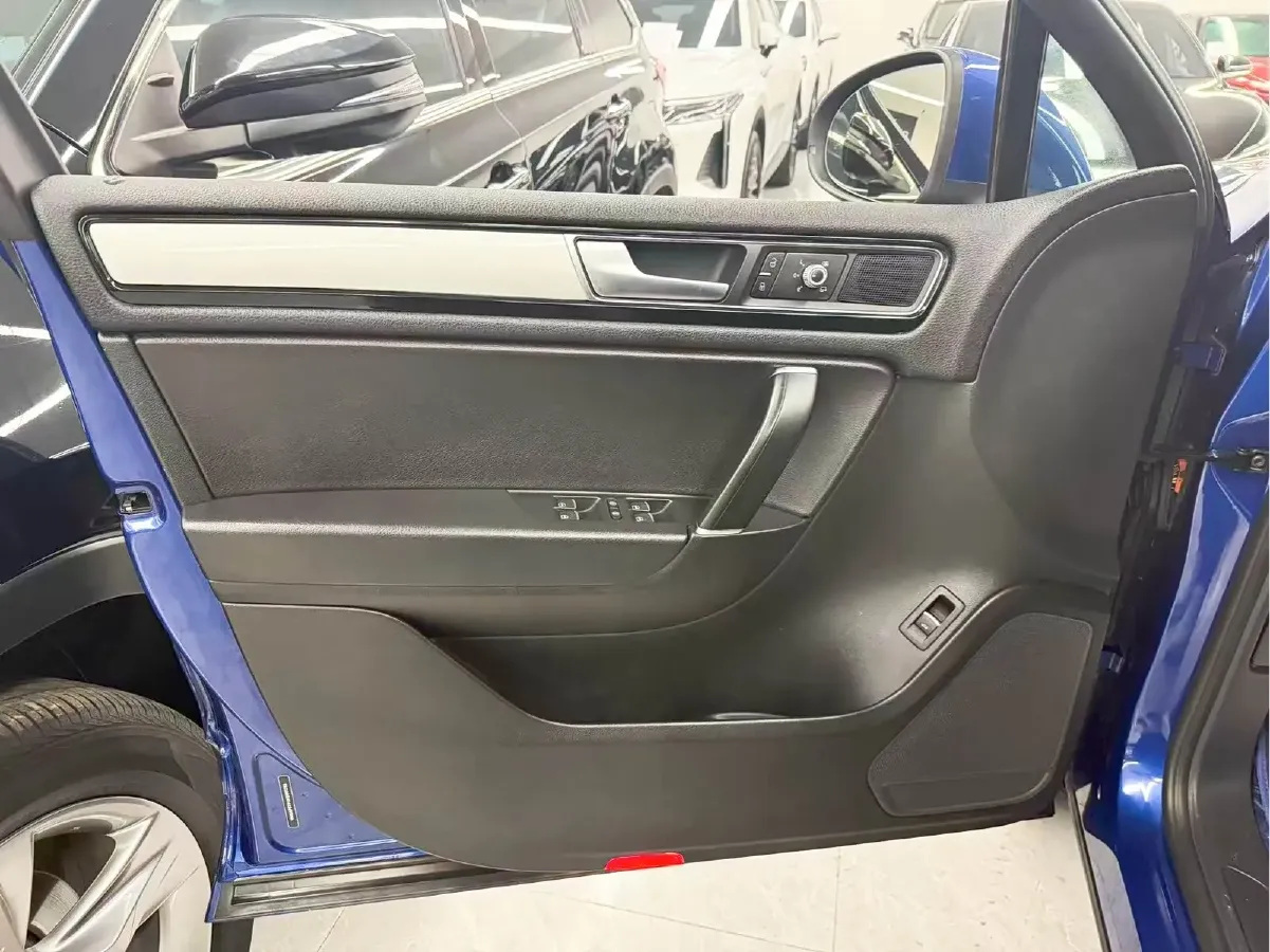 2017 Volkswagen Touareg 3.0T 320HP V6 8AT,autocango,china used car exporter,china ev exporter,chinese used car exporter,chinese used ev exporter