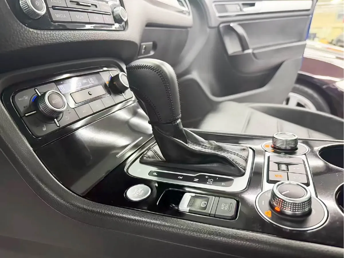 2017 Volkswagen Touareg 3.0T 320HP V6 8AT,autocango,china used car exporter,china ev exporter,chinese used car exporter,chinese used ev exporter