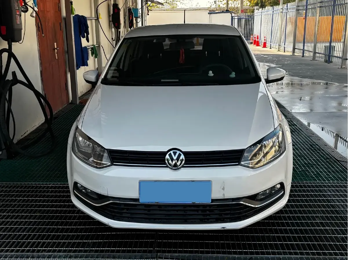 2016 Volkswagen Polo 1.6L 110HP L4 6AT