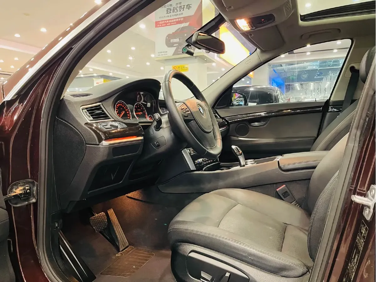 2015 BMW 5 Series GT 2.0T 245HP L4 8AT,autocango,china used car exporter,china ev exporter,chinese used car exporter,chinese used ev exporter