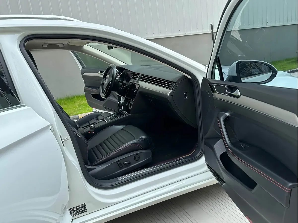 2018 Volkswagen Alltrack 2.0T 220HP L4 6DCT,autocango,china used car exporter,china ev exporter,chinese used car exporter,chinese used ev exporter