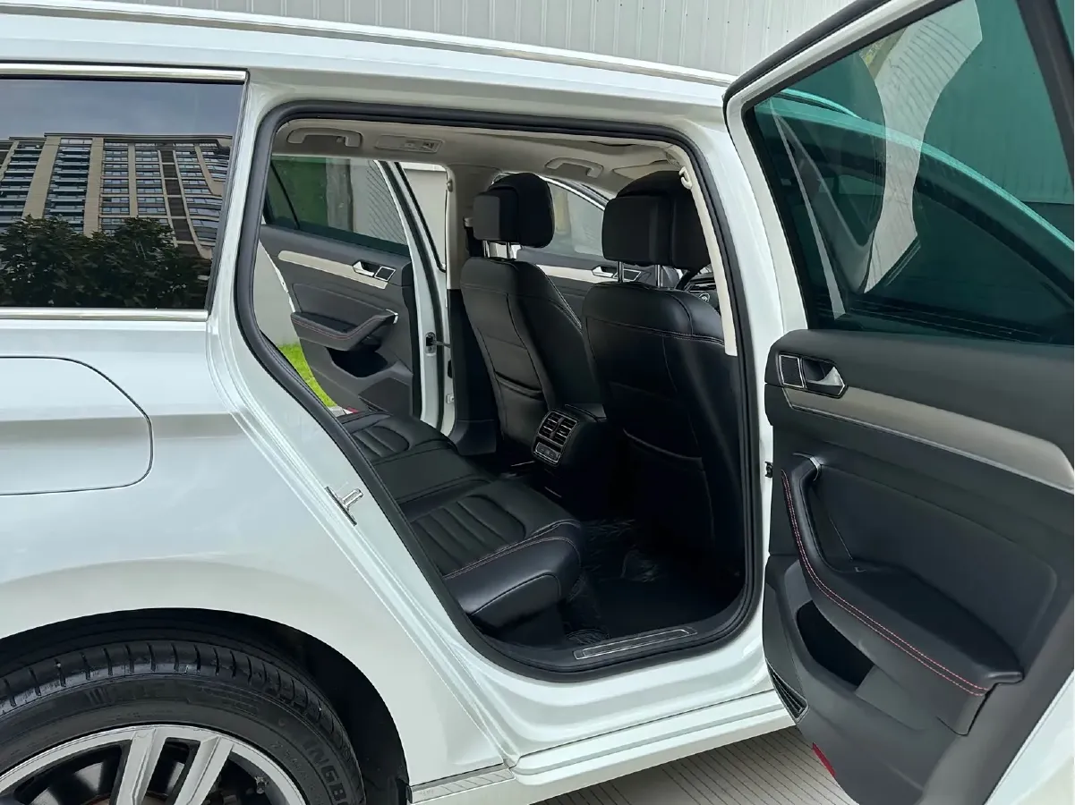 2018 Volkswagen Alltrack 2.0T 220HP L4 6DCT,autocango,china used car exporter,china ev exporter,chinese used car exporter,chinese used ev exporter