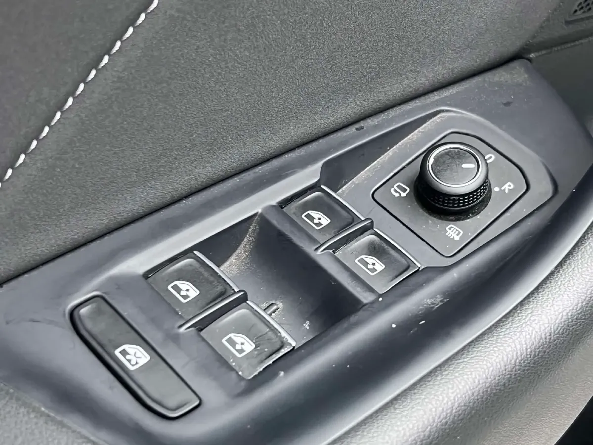 2024 Volkswagen CC 2.0T 220HP L4 7DCT,autocango,china used car exporter,china ev exporter,chinese used car exporter,chinese used ev exporter