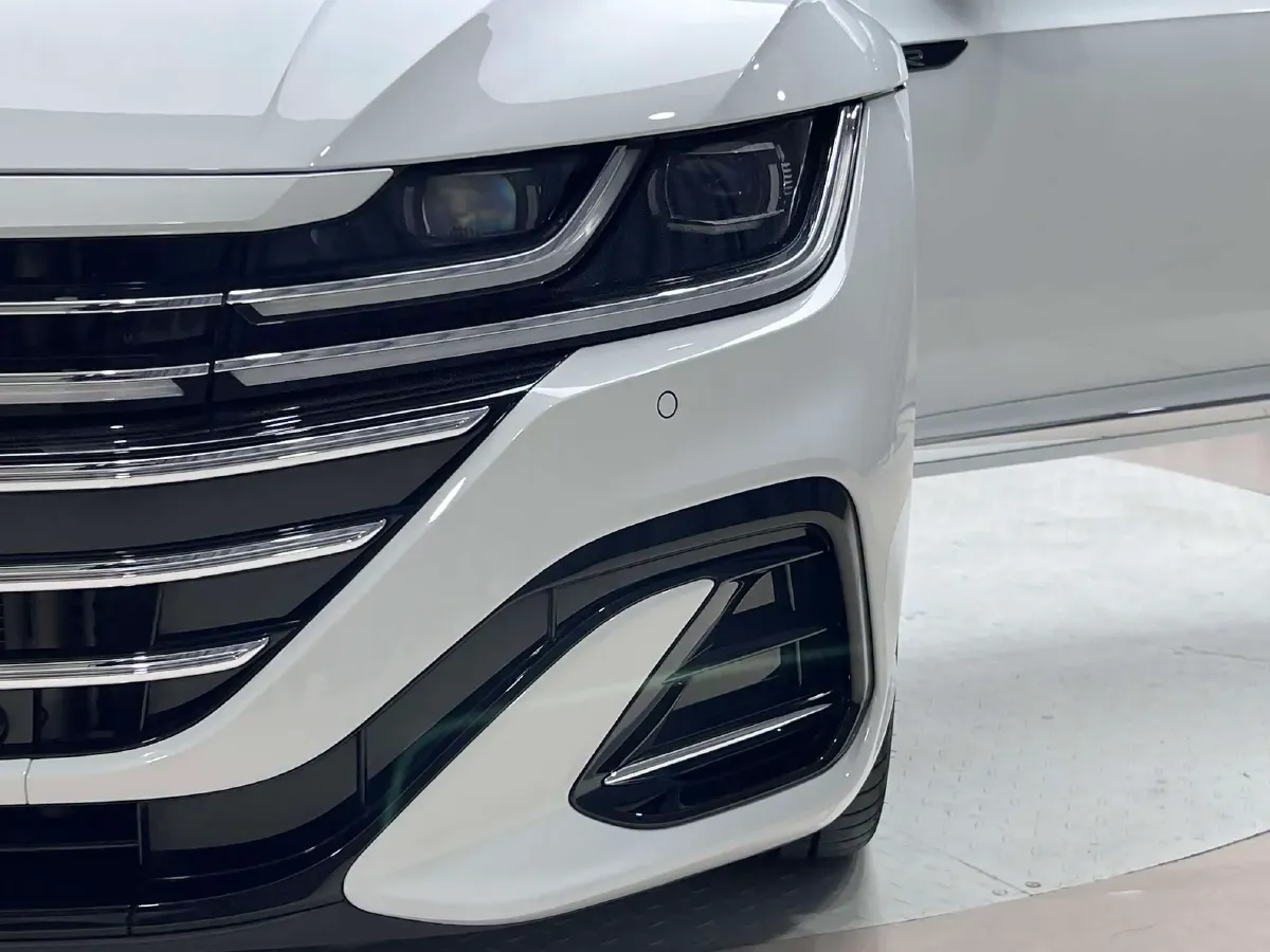 2024 Volkswagen CC 2.0T 220HP L4 7DCT,autocango,china used car exporter,china ev exporter,chinese used car exporter,chinese used ev exporter