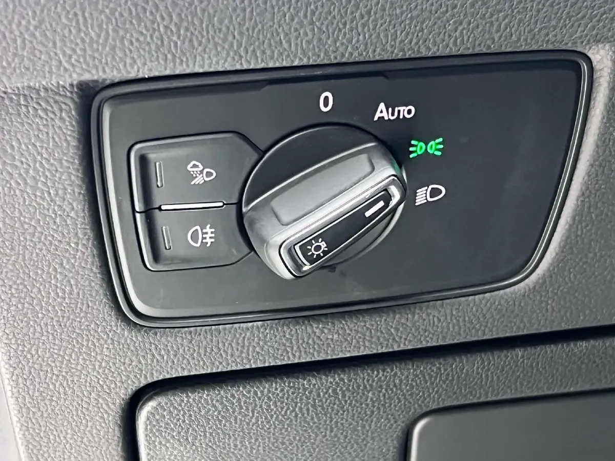 2024 Volkswagen CC 2.0T 220HP L4 7DCT,autocango,china used car exporter,china ev exporter,chinese used car exporter,chinese used ev exporter