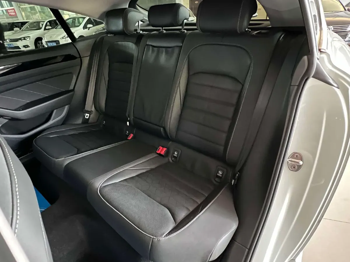 2024 Volkswagen CC 2.0T 220HP L4 7DCT,autocango,china used car exporter,china ev exporter,chinese used car exporter,chinese used ev exporter