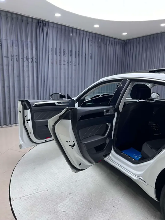 2024 Volkswagen CC 2.0T 220HP L4 7DCT,autocango,china used car exporter,china ev exporter,chinese used car exporter,chinese used ev exporter