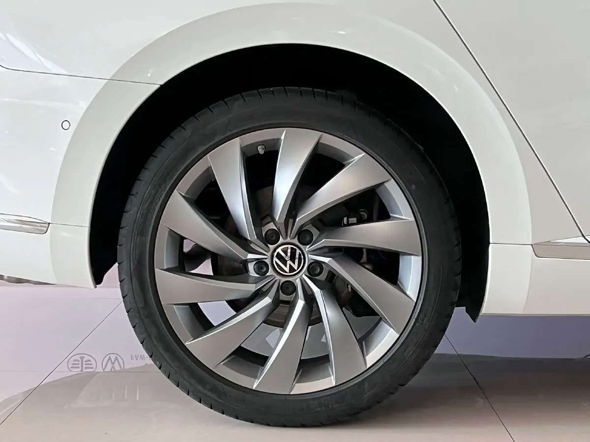 2024 Volkswagen CC 2.0T 220HP L4 7DCT,autocango,china used car exporter,china ev exporter,chinese used car exporter,chinese used ev exporter