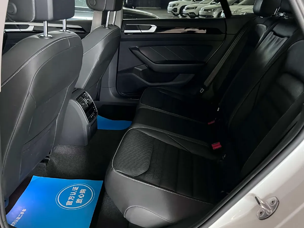 2024 Volkswagen CC 2.0T 220HP L4 7DCT,autocango,china used car exporter,china ev exporter,chinese used car exporter,chinese used ev exporter