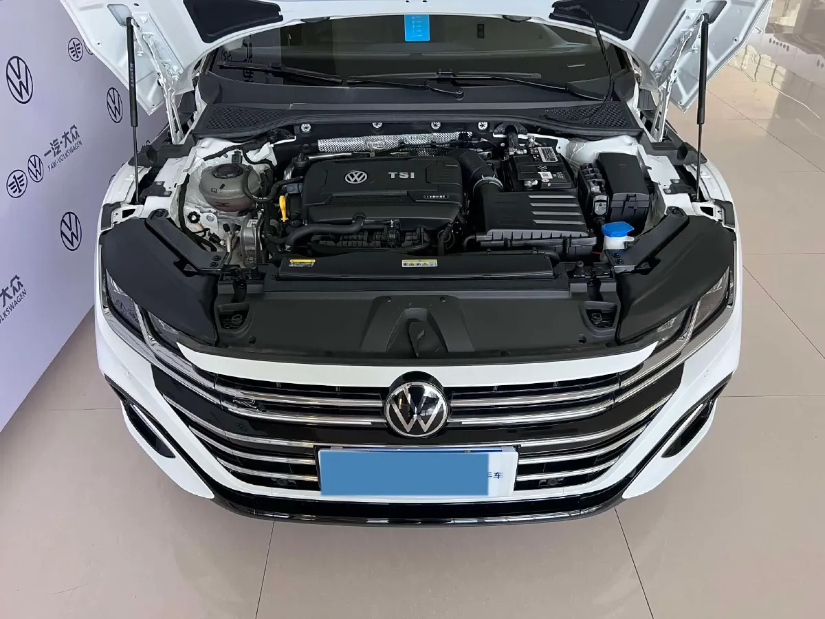 2024 Volkswagen CC 2.0T 220HP L4 7DCT,autocango,china used car exporter,china ev exporter,chinese used car exporter,chinese used ev exporter