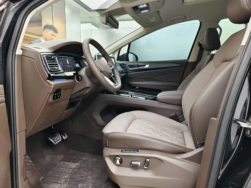 2024 Volkswagen Viloran 2.0T 220HP L4 7DCT,autocango,china used car exporter,china ev exporter,chinese used car exporter,chinese used ev exporter