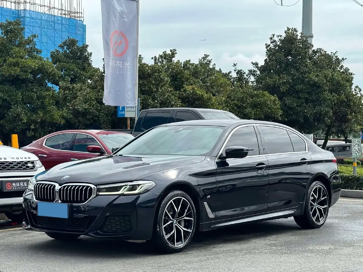 2022 BMW 5 Series 2.0T 252HP L4 8AT