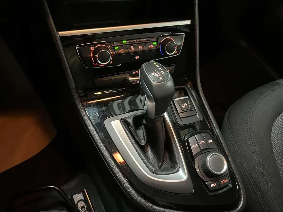 2016 BMW 2 Series Wagon 1.5T 136HP L3 6AT,autocango,china used car exporter,china ev exporter,chinese used car exporter,chinese used ev exporter