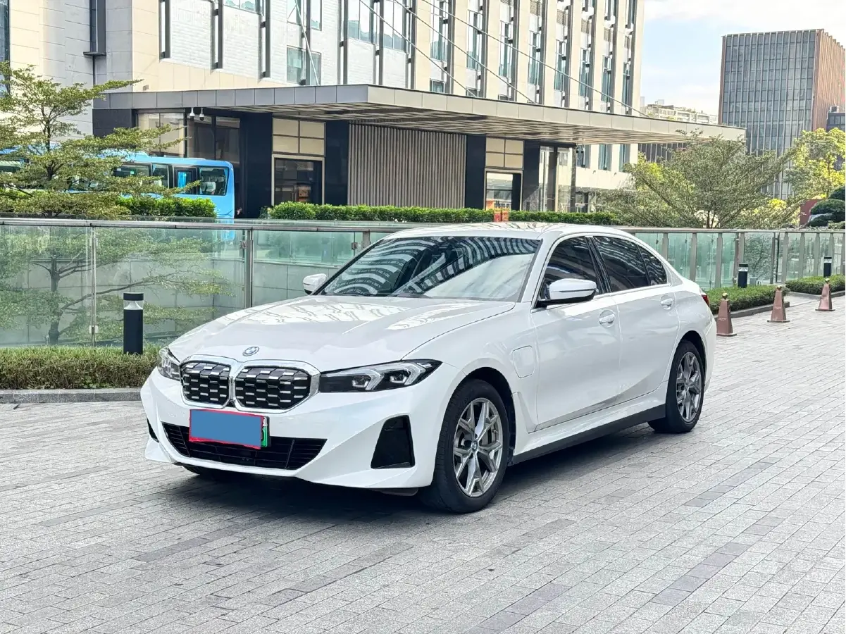 2024 BMW i3 BEV 70KWH