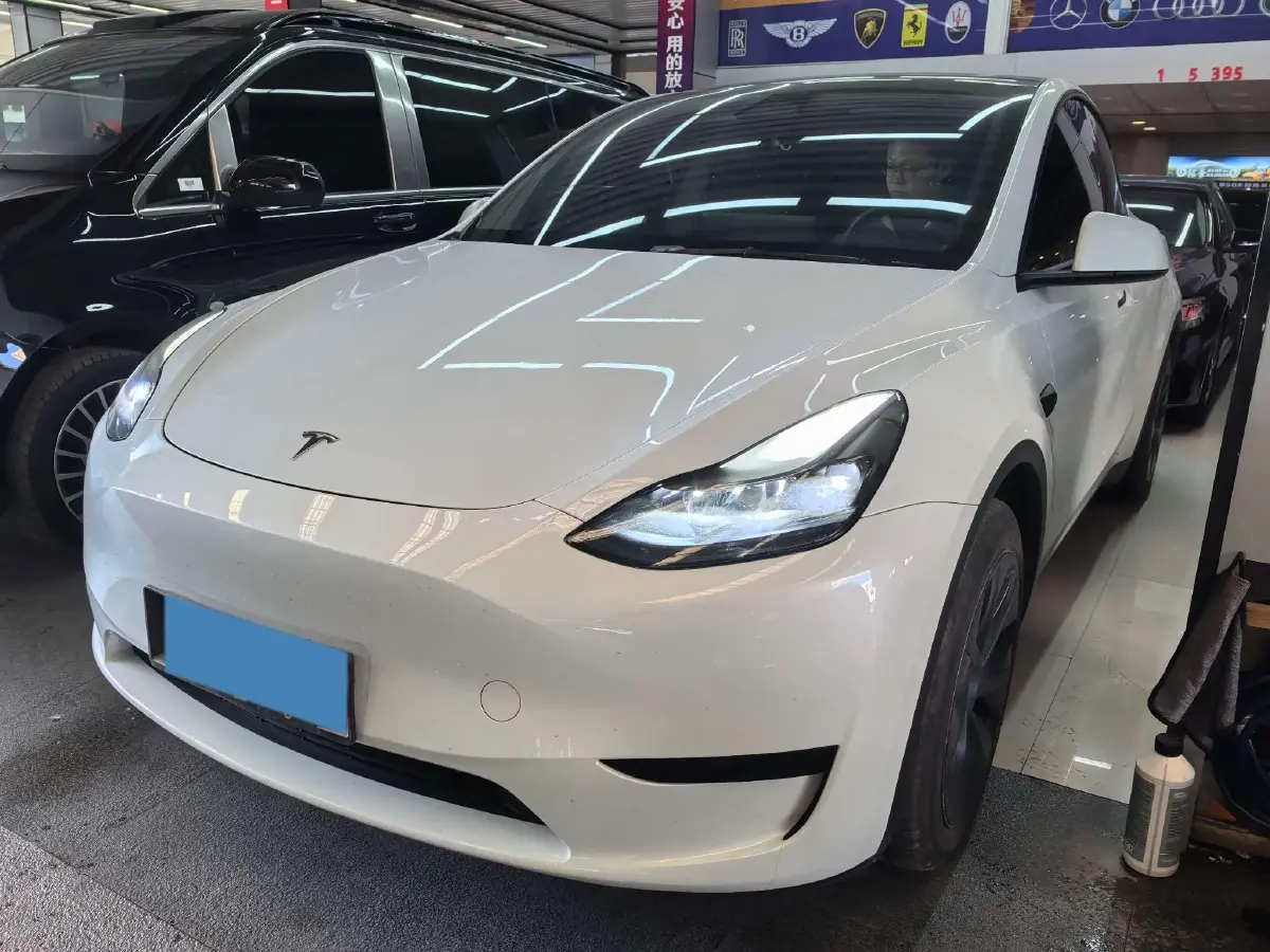 2024 Tesla Model Y BEV 60KWH