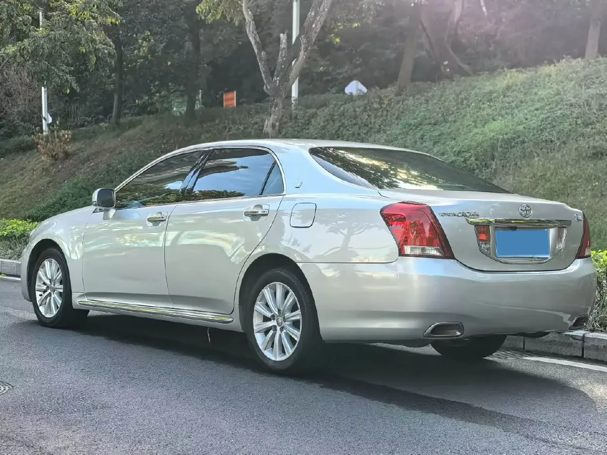 2010 Toyota Crown 2.5L 193HP V6 6AT,autocango,china used car exporter,china ev exporter,chinese used car exporter,chinese used ev exporter