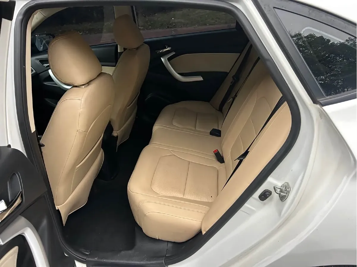 2016 ChangAn Alsvin V7 1.6L 124HP L4 4AT,autocango,china used car exporter,china ev exporter,chinese used car exporter,chinese used ev exporter