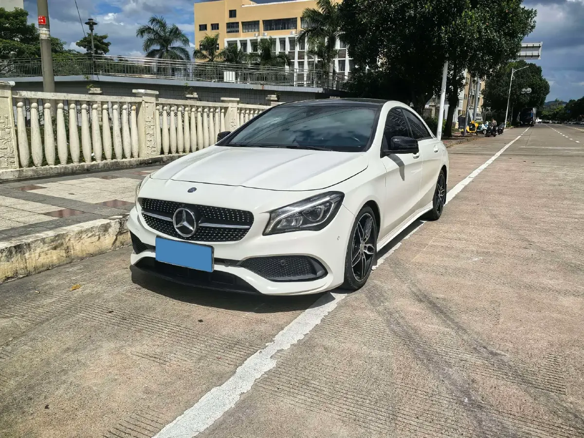 2015 Mercedes-Benz CLA Class 2.0T 184HP L4 7DCT