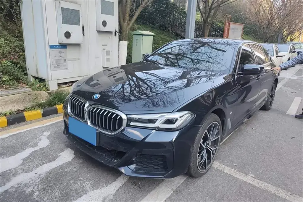 2022 BMW 5 Series 2.0T 252HP L4 8AT