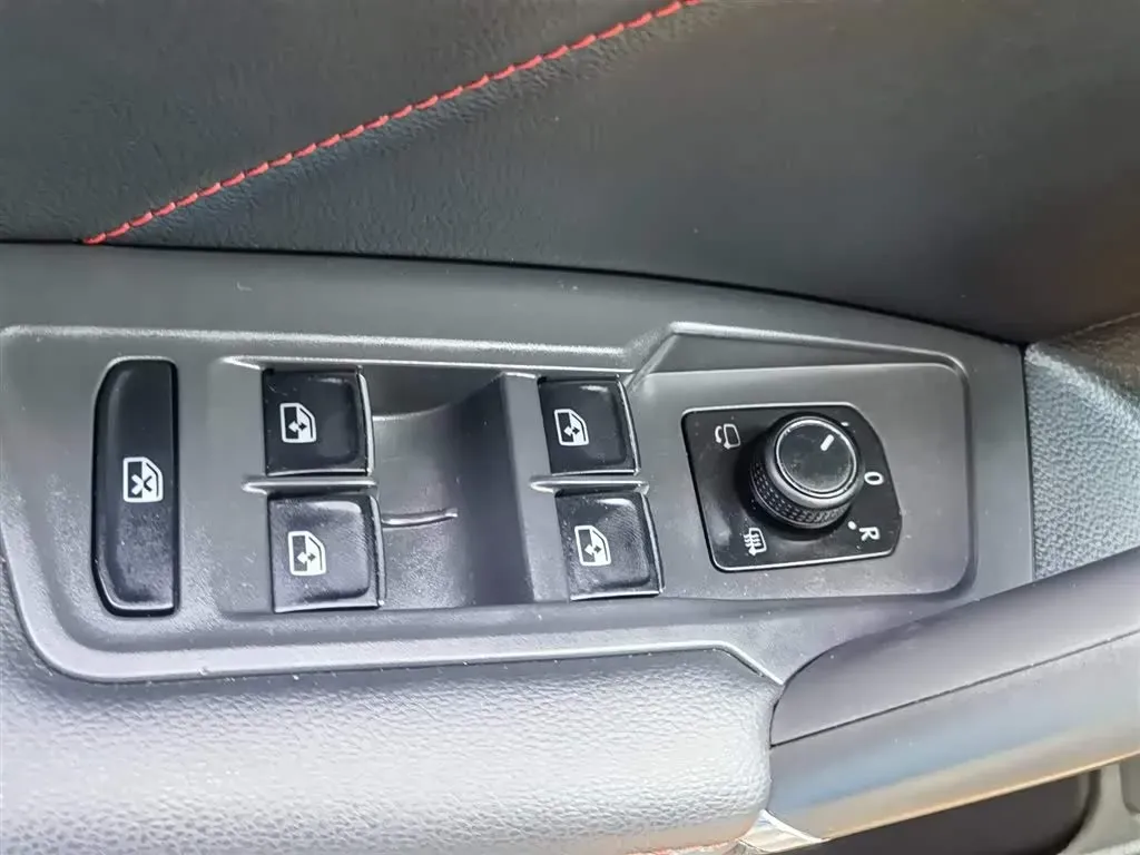 2021 Volkswagen Tiguan X 2.0T 186HP L4 7DCT,autocango,china used car exporter,china ev exporter,chinese used car exporter,chinese used ev exporter