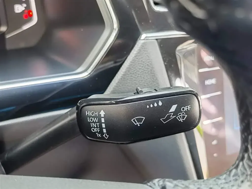 2021 Volkswagen Tiguan X 2.0T 186HP L4 7DCT,autocango,china used car exporter,china ev exporter,chinese used car exporter,chinese used ev exporter