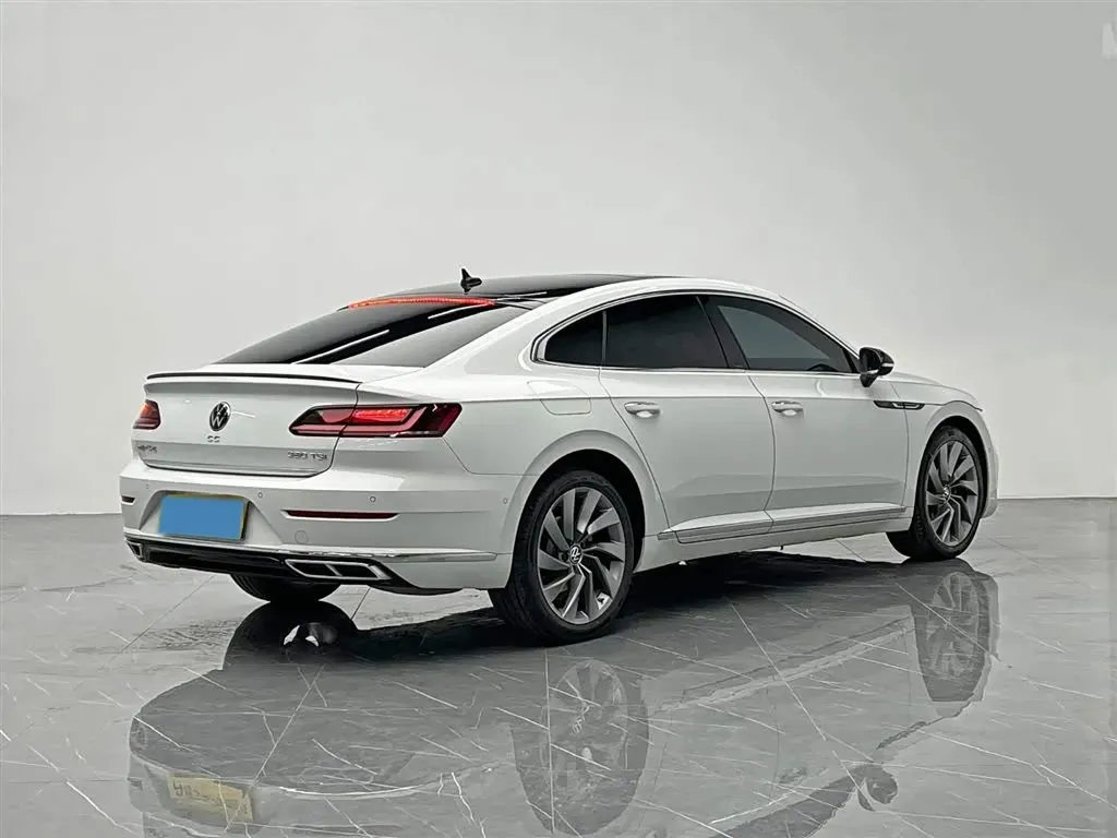 2021 Volkswagen CC 2.0T 220HP L4 7DCT,autocango,china used car exporter,china ev exporter,chinese used car exporter,chinese used ev exporter