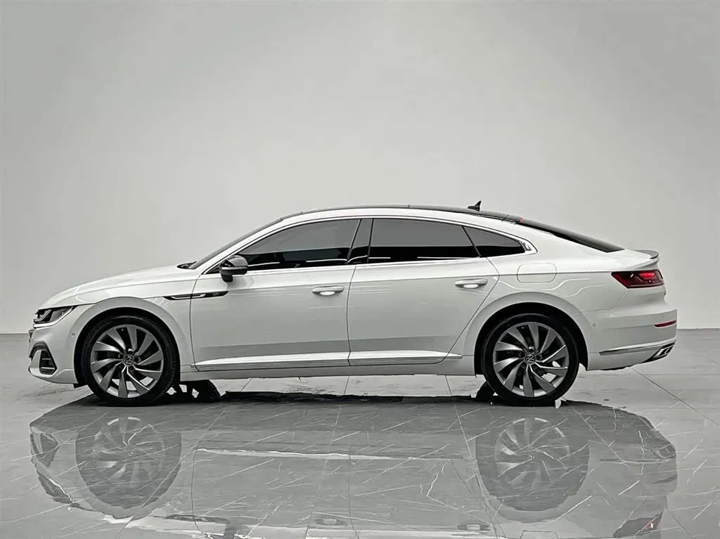 2021 Volkswagen CC 2.0T 220HP L4 7DCT,autocango,china used car exporter,china ev exporter,chinese used car exporter,chinese used ev exporter