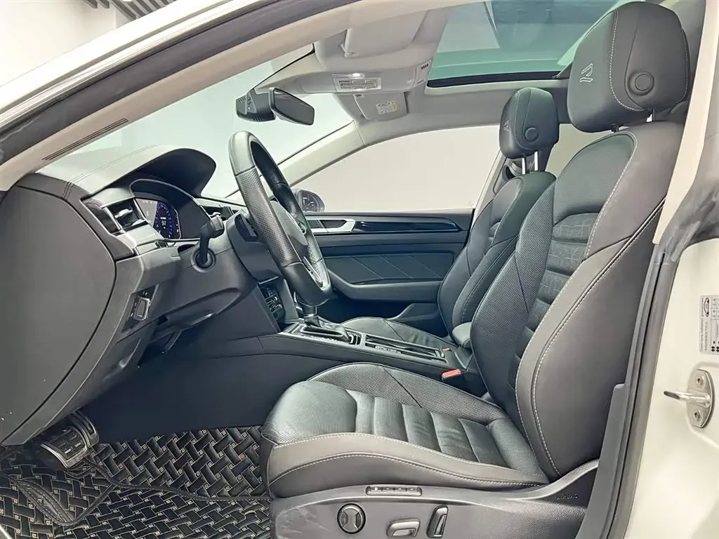 2021 Volkswagen CC 2.0T 220HP L4 7DCT,autocango,china used car exporter,china ev exporter,chinese used car exporter,chinese used ev exporter