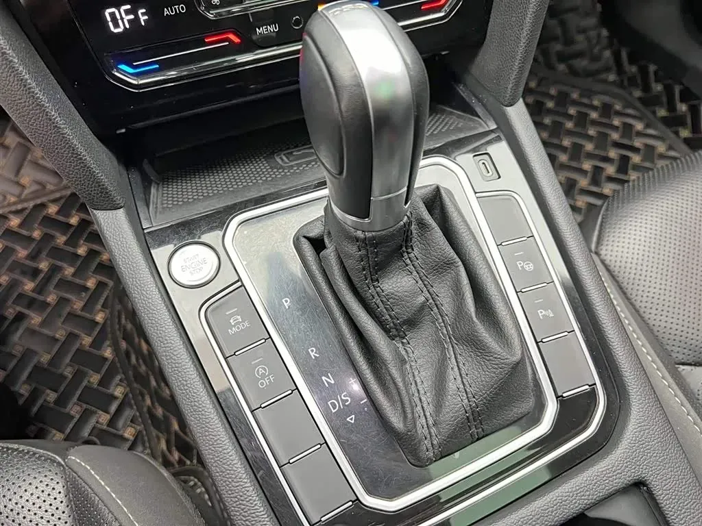 2021 Volkswagen CC 2.0T 220HP L4 7DCT,autocango,china used car exporter,china ev exporter,chinese used car exporter,chinese used ev exporter