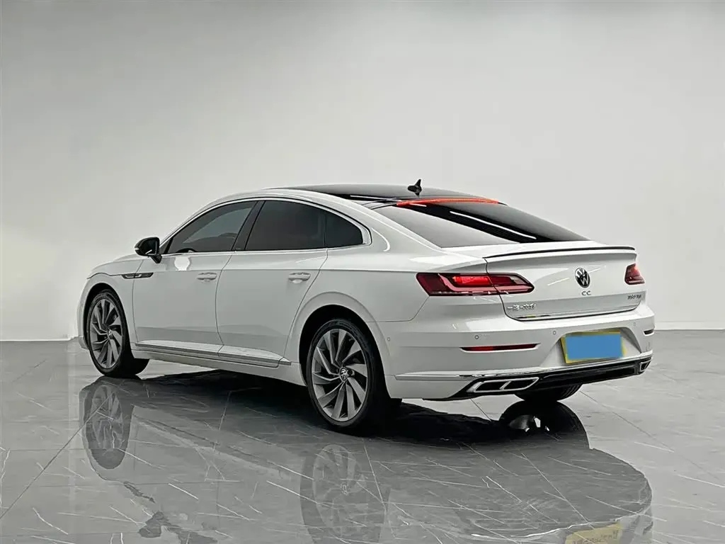2021 Volkswagen CC 2.0T 220HP L4 7DCT,autocango,china used car exporter,china ev exporter,chinese used car exporter,chinese used ev exporter