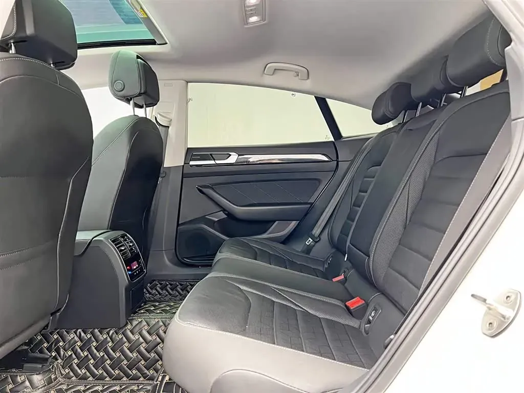 2021 Volkswagen CC 2.0T 220HP L4 7DCT,autocango,china used car exporter,china ev exporter,chinese used car exporter,chinese used ev exporter