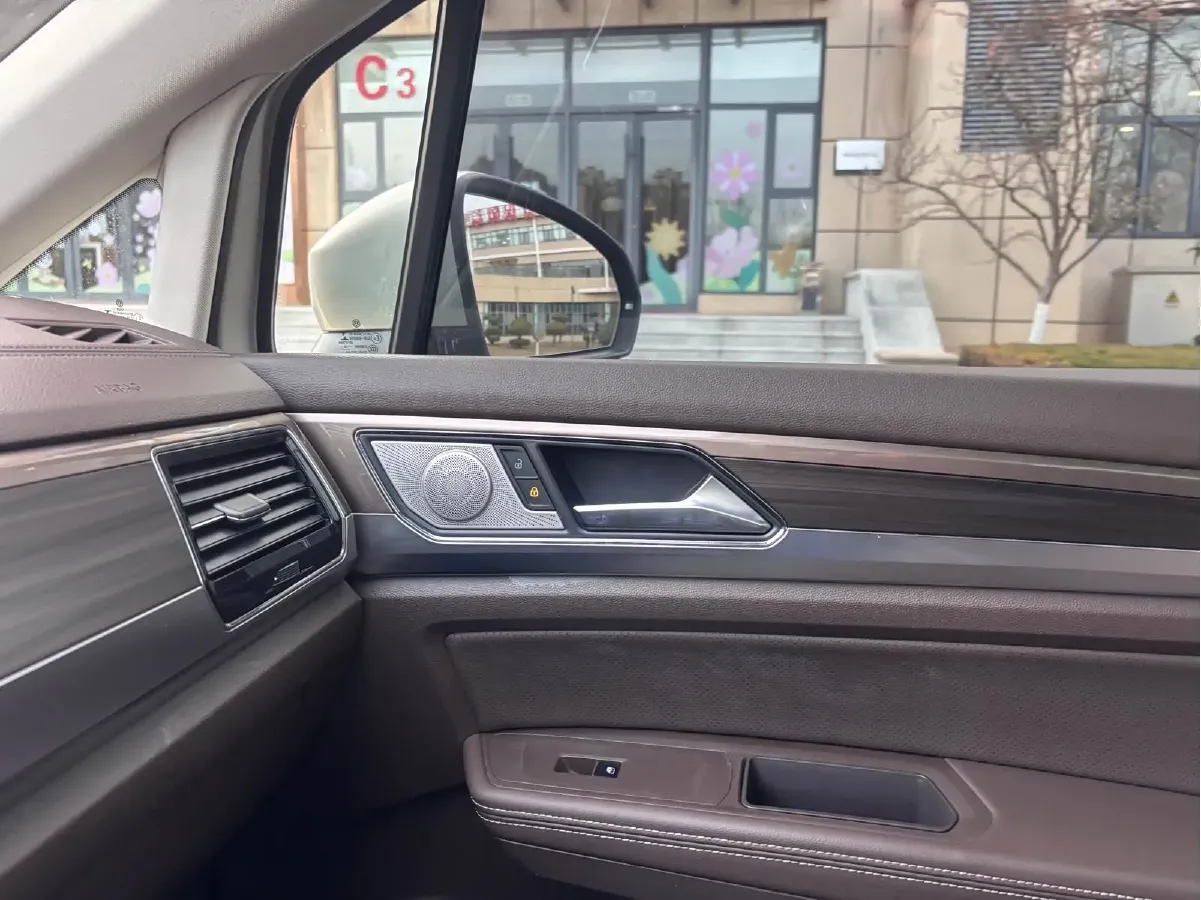 2020 Volkswagen Viloran 2.0T 186HP L4 7DCT,autocango,china used car exporter,china ev exporter,chinese used car exporter,chinese used ev exporter