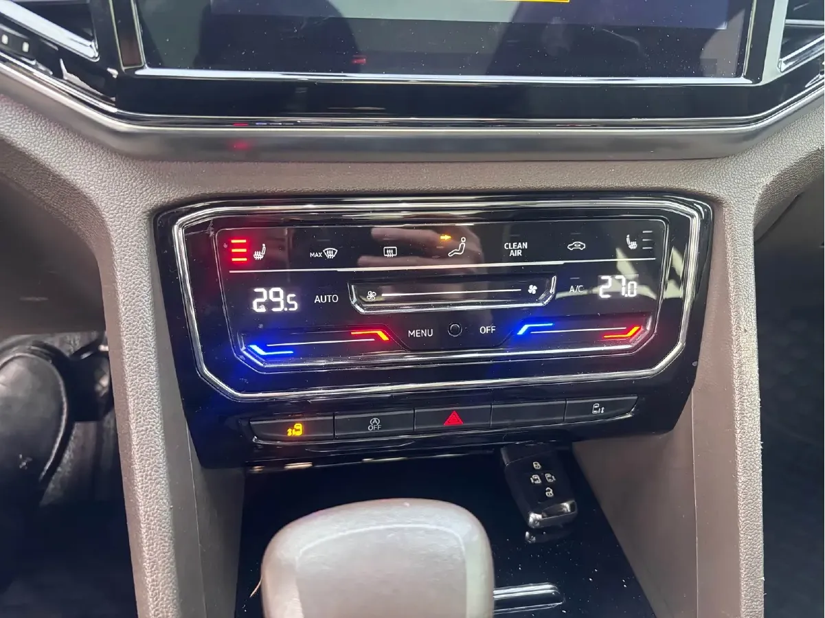 2020 Volkswagen Viloran 2.0T 186HP L4 7DCT,autocango,china used car exporter,china ev exporter,chinese used car exporter,chinese used ev exporter