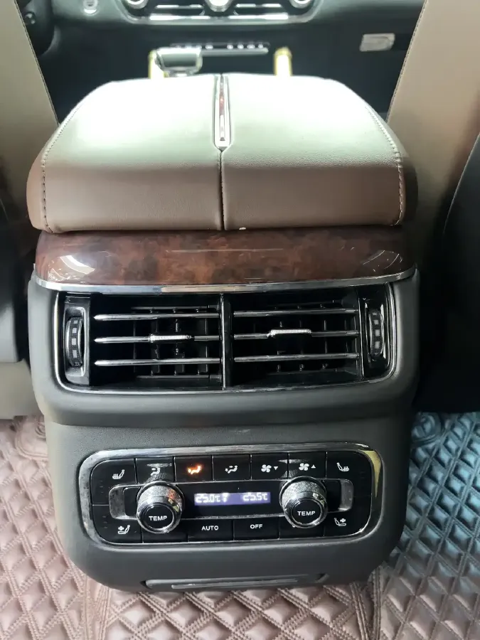 2022 HongQi Guoyao 4.0T 360HP V8 8AT,autocango,china used car exporter,china ev exporter,chinese used car exporter,chinese used ev exporter