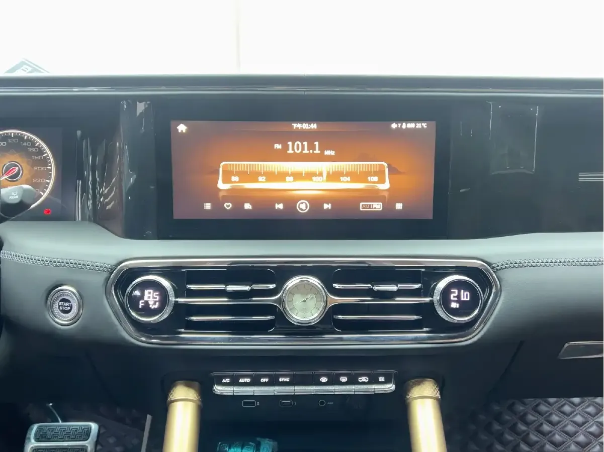 2022 HongQi Guoyao 4.0T 360HP V8 8AT,autocango,china used car exporter,china ev exporter,chinese used car exporter,chinese used ev exporter