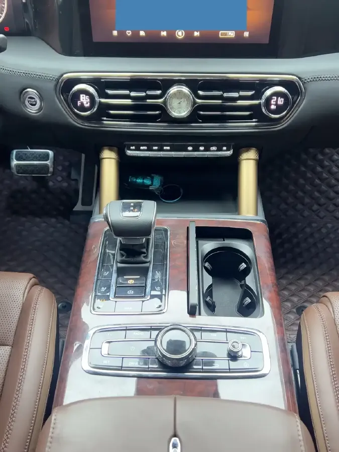 2022 HongQi Guoyao 4.0T 360HP V8 8AT,autocango,china used car exporter,china ev exporter,chinese used car exporter,chinese used ev exporter