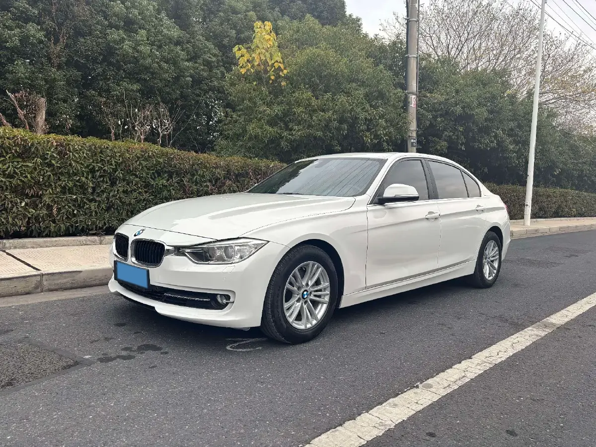 2013 BMW 3 Series 2.0T 184HP L4 8AT