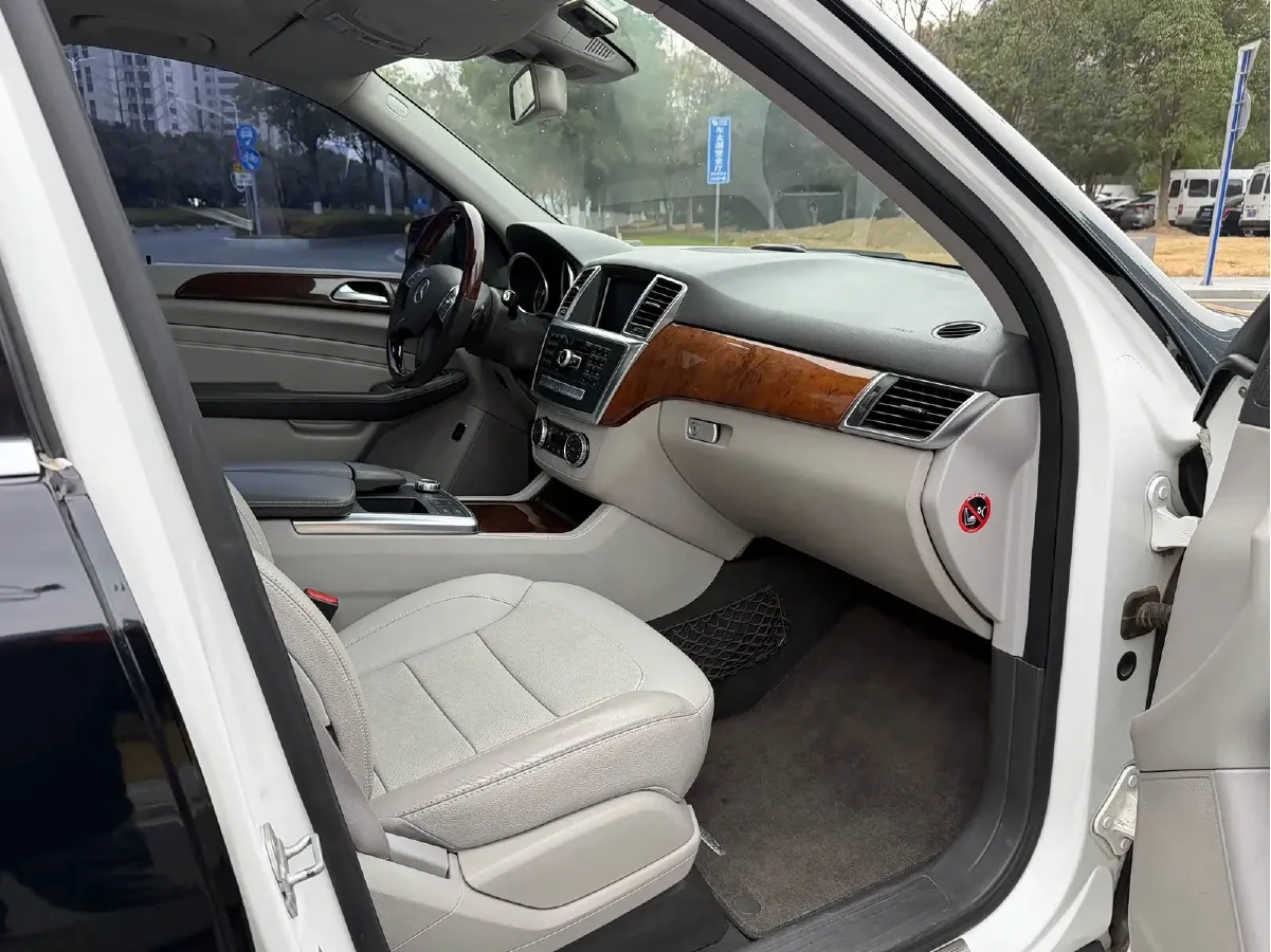 2015 Mercedes-Benz M Class 3.0T 333HP V6 7AT,autocango,china used car exporter,china ev exporter,chinese used car exporter,chinese used ev exporter