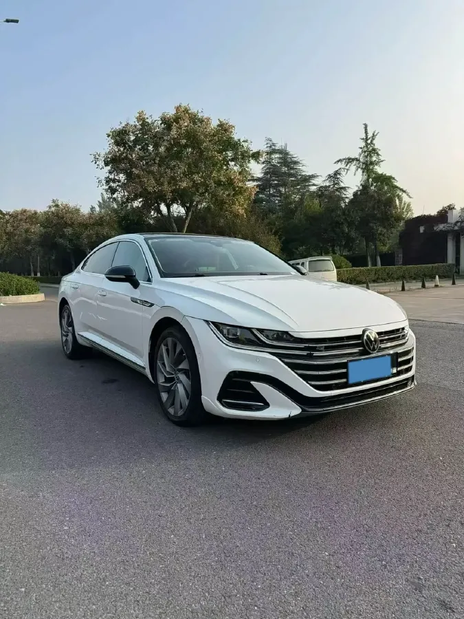 2023 Volkswagen CC 2.0T 220HP L4 7DCT,autocango,china used car exporter,china ev exporter,chinese used car exporter,chinese used ev exporter