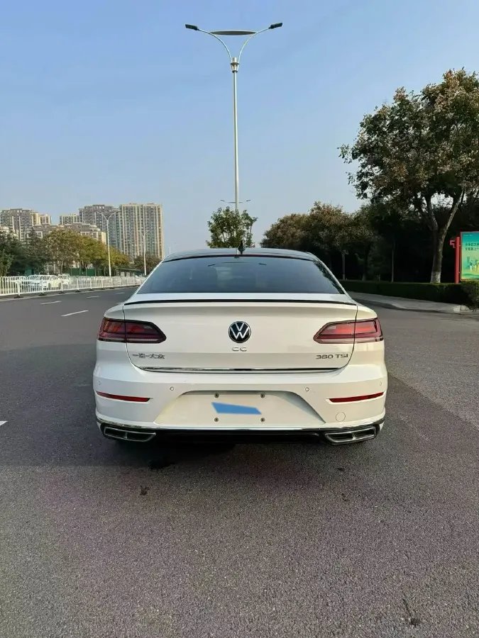 2023 Volkswagen CC 2.0T 220HP L4 7DCT,autocango,china used car exporter,china ev exporter,chinese used car exporter,chinese used ev exporter