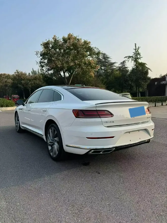 2023 Volkswagen CC 2.0T 220HP L4 7DCT,autocango,china used car exporter,china ev exporter,chinese used car exporter,chinese used ev exporter