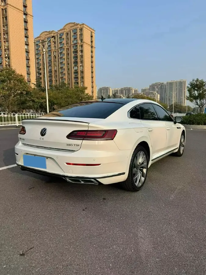 2023 Volkswagen CC 2.0T 220HP L4 7DCT,autocango,china used car exporter,china ev exporter,chinese used car exporter,chinese used ev exporter