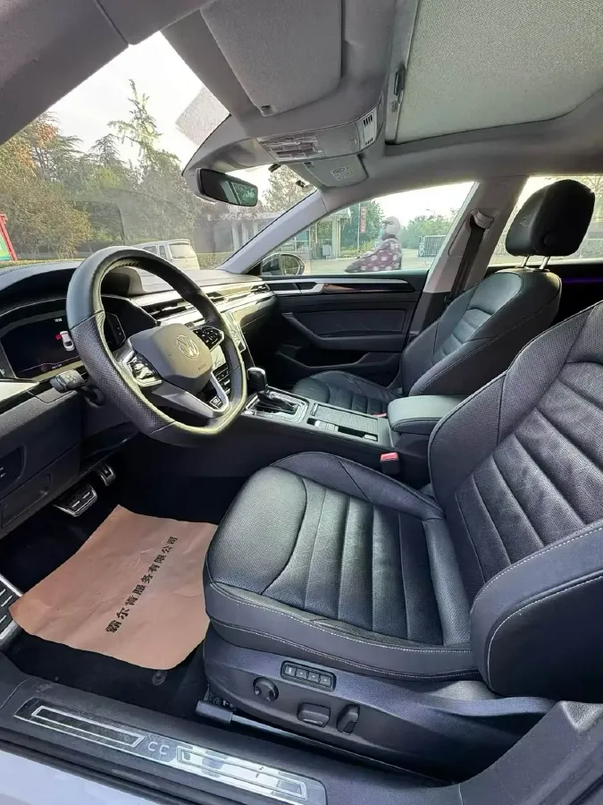 2023 Volkswagen CC 2.0T 220HP L4 7DCT,autocango,china used car exporter,china ev exporter,chinese used car exporter,chinese used ev exporter