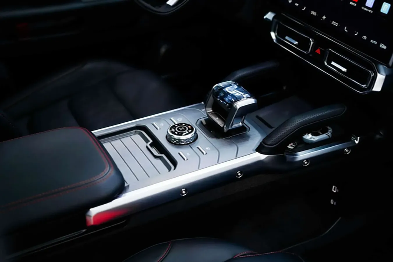 2025 Jetour Traveller 2.0T 254HP L4 7DCT,autocango,china used car exporter,china ev exporter,chinese used car exporter,chinese used ev exporter