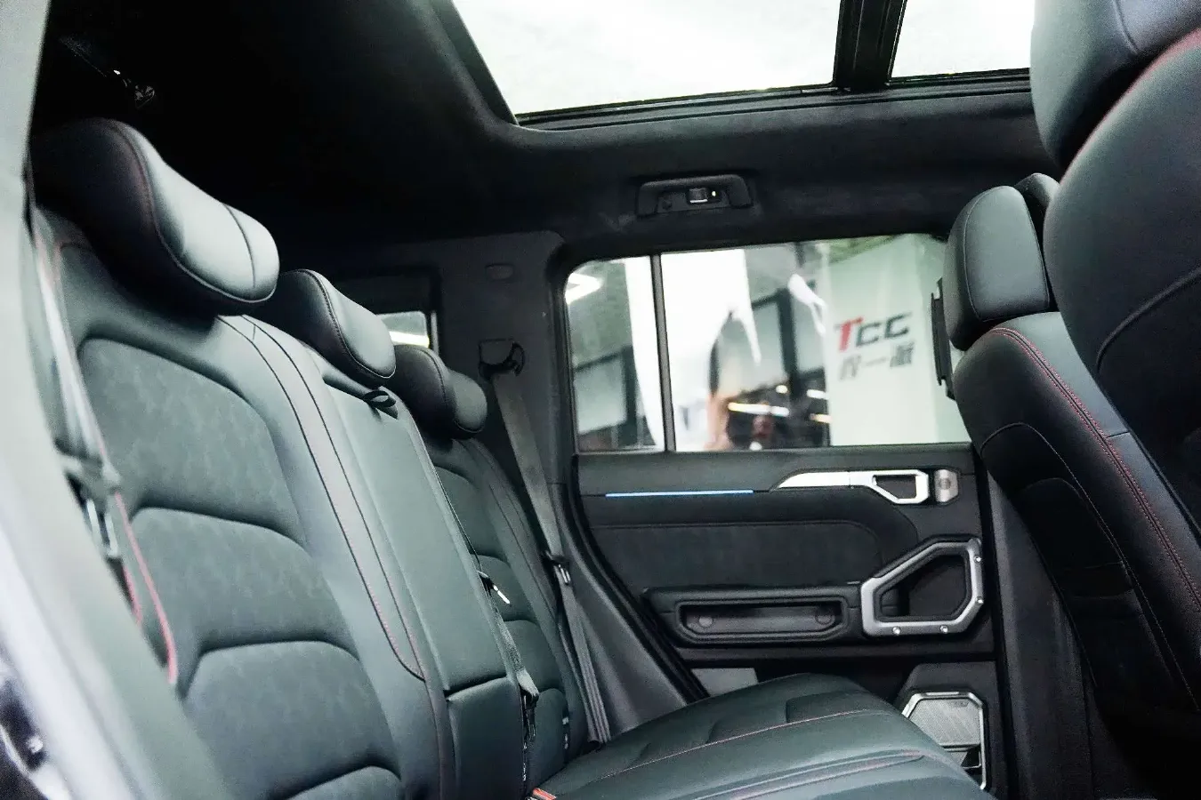 2025 Jetour Traveller 2.0T 254HP L4 7DCT,autocango,china used car exporter,china ev exporter,chinese used car exporter,chinese used ev exporter