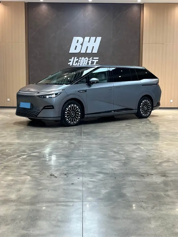 2025 Xpeng X9 BEV