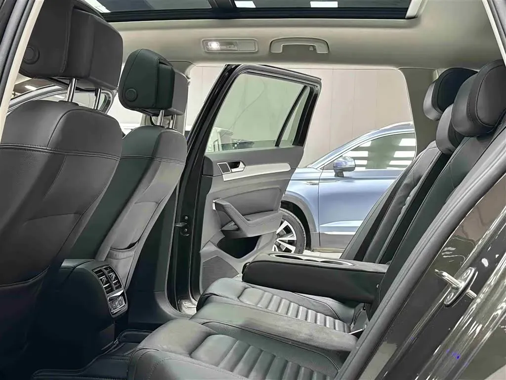 2018 Volkswagen Alltrack 2.0T 220HP L4 6DCT,autocango,china used car exporter,china ev exporter,chinese used car exporter,chinese used ev exporter