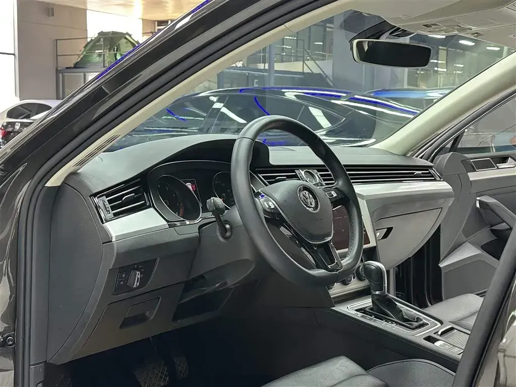 2018 Volkswagen Alltrack 2.0T 220HP L4 6DCT,autocango,china used car exporter,china ev exporter,chinese used car exporter,chinese used ev exporter