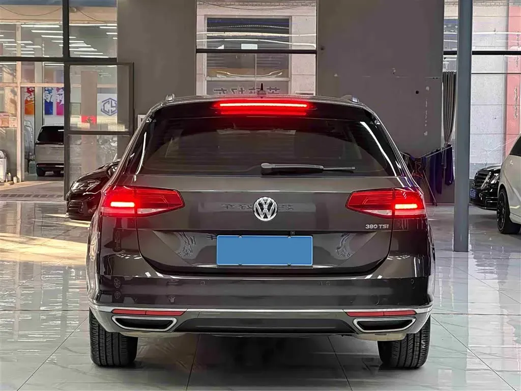2018 Volkswagen Alltrack 2.0T 220HP L4 6DCT,autocango,china used car exporter,china ev exporter,chinese used car exporter,chinese used ev exporter